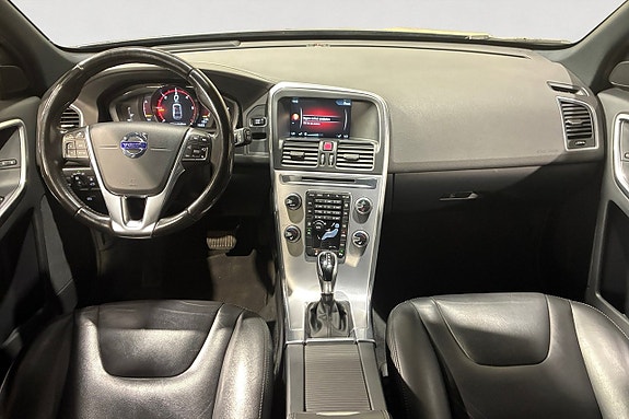 Volvo XC60 11 of 17