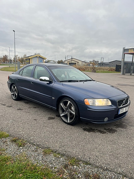 Volvo S60 2 of 5