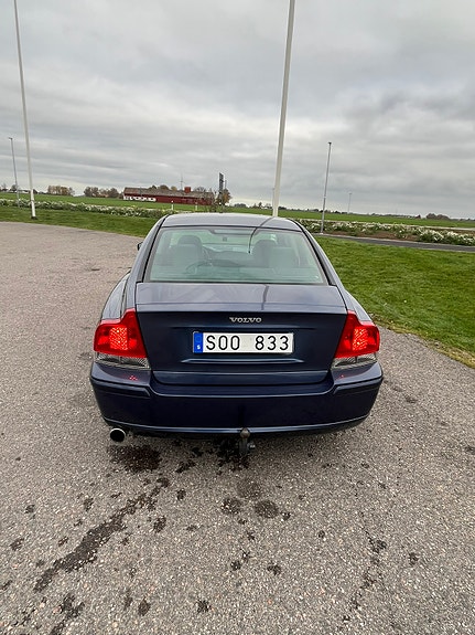 Volvo S60 3 of 5