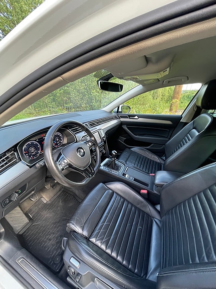 Volkswagen Passat 6 of 12