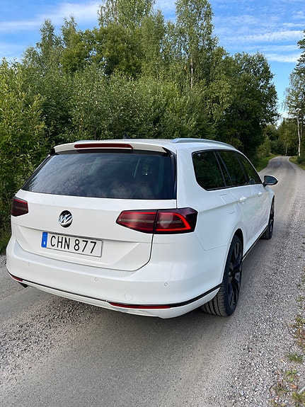 Volkswagen Passat 4 of 12
