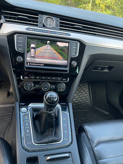 Volkswagen Passat 7 of 12