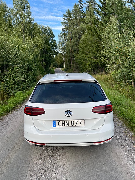 Volkswagen Passat 3 of 12
