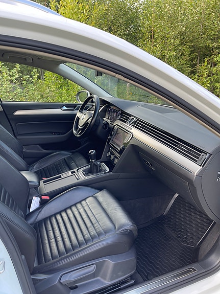 Volkswagen Passat 8 of 12