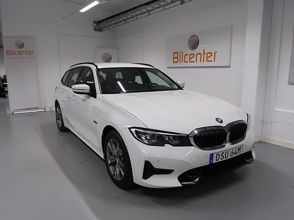 BMW 330e 3 of 30