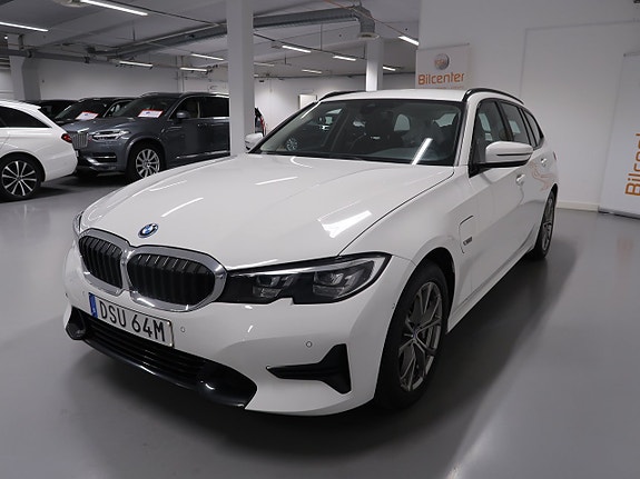 BMW 330e 9 of 30