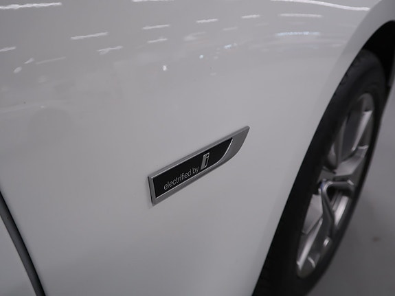 BMW 330e 15 of 30