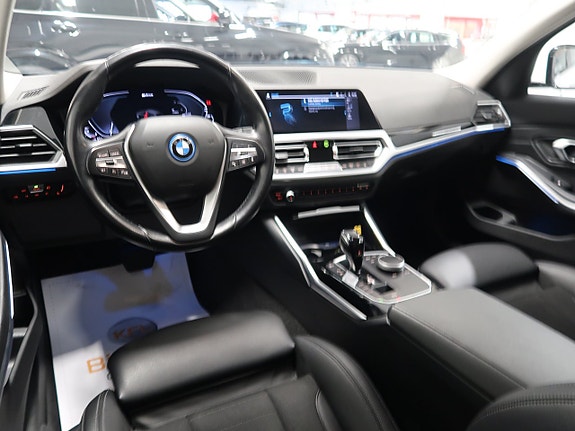 BMW 330e 16 of 30