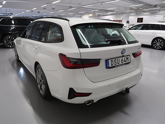 BMW 330e 8 of 30