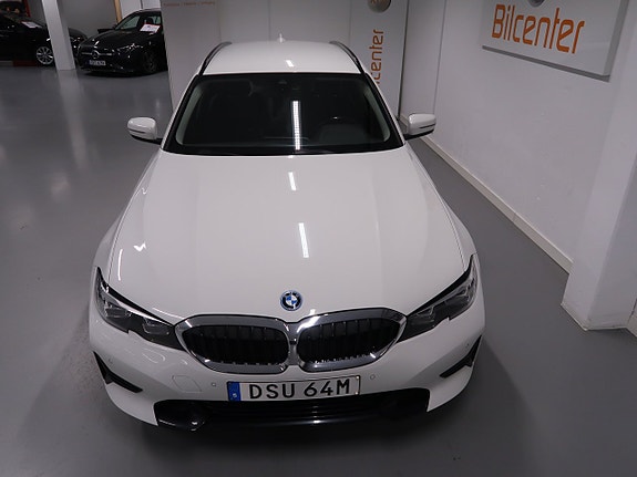 BMW 330e 11 of 30