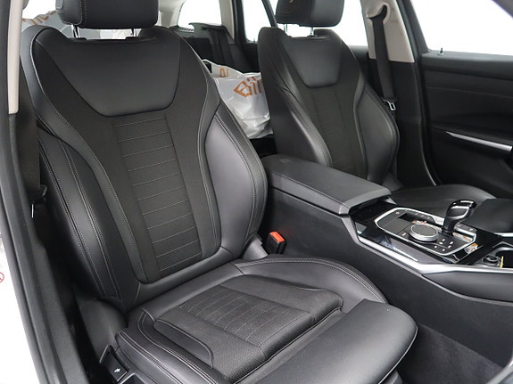 BMW 330e 19 of 30