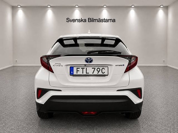 Toyota C-HR 4 of 21