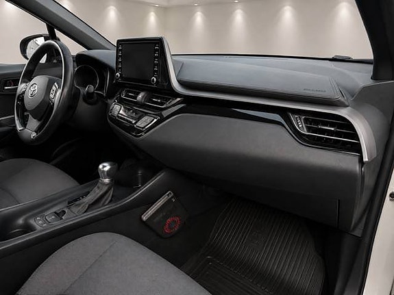 Toyota C-HR 11 of 21