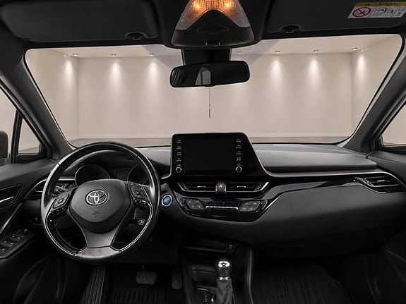Toyota C-HR 12 of 21