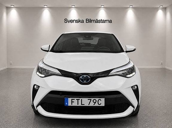 Toyota C-HR 3 of 21