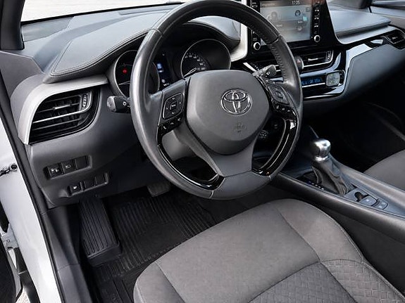 Toyota C-HR 15 of 21