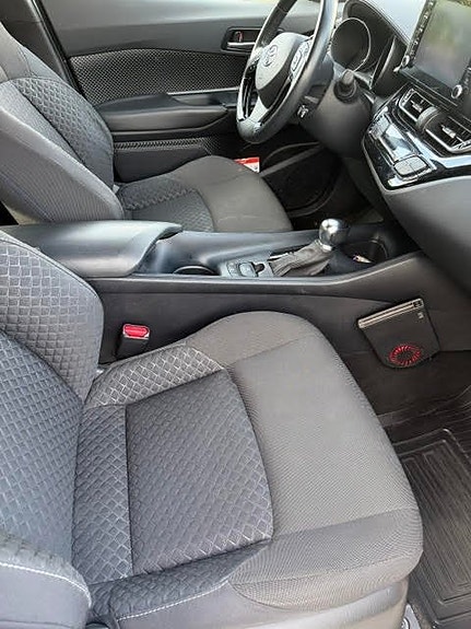 Toyota C-HR 14 of 21