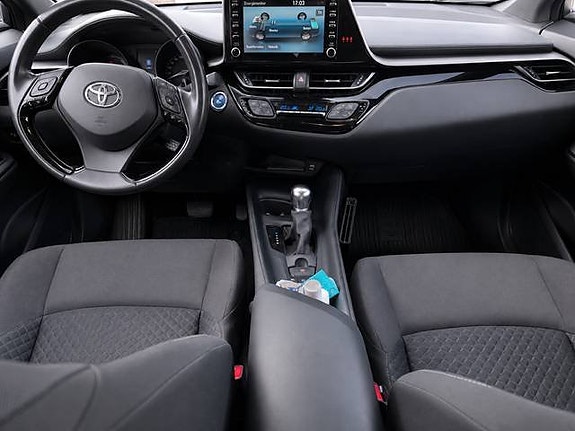 Toyota C-HR 9 of 21