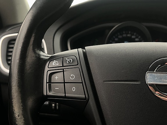 Volvo V40 14 of 27