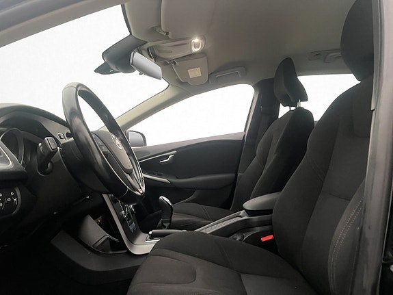 Volvo V40 11 of 27