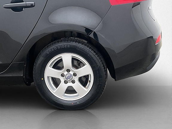 Volvo V40 25 of 27
