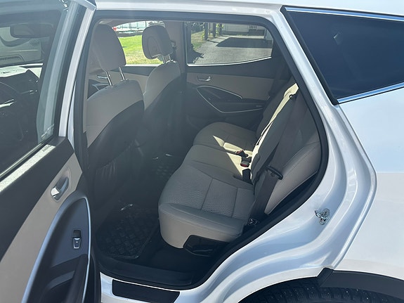 Hyundai Santa Fe 10 of 13