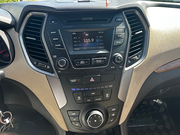 Hyundai Santa Fe 9 of 13