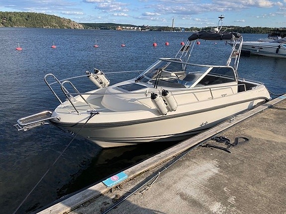Aquador 22 WA -15 Mercruiser 4,3 MPI 220 hk 2 of 4