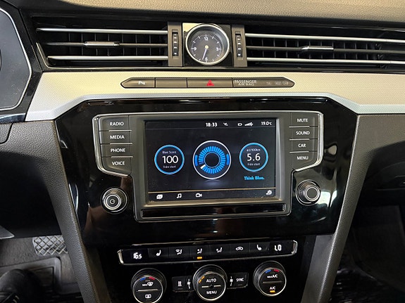 Volkswagen Passat 6 of 24
