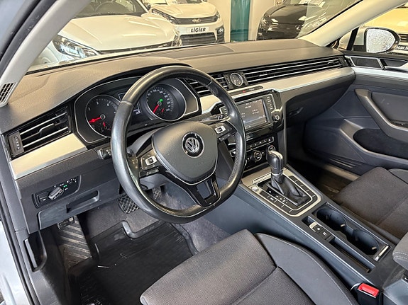 Volkswagen Passat 5 of 24