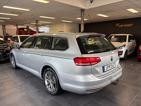 Volkswagen Passat 3 of 24