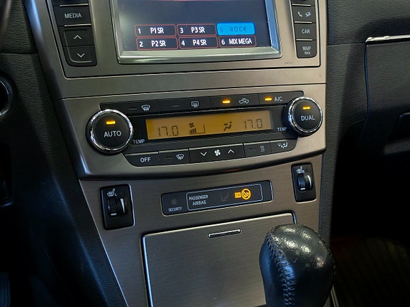Toyota Avensis 17 of 19