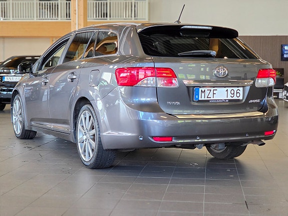 Toyota Avensis 4 of 19