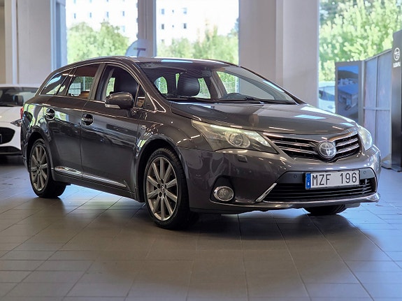 Toyota Avensis 2 of 19