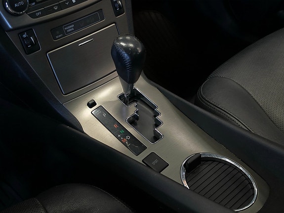 Toyota Avensis 14 of 19