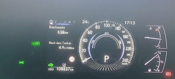 Lexus UX250h 8 of 8