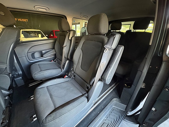 Mercedes-Benz V220 8 of 11