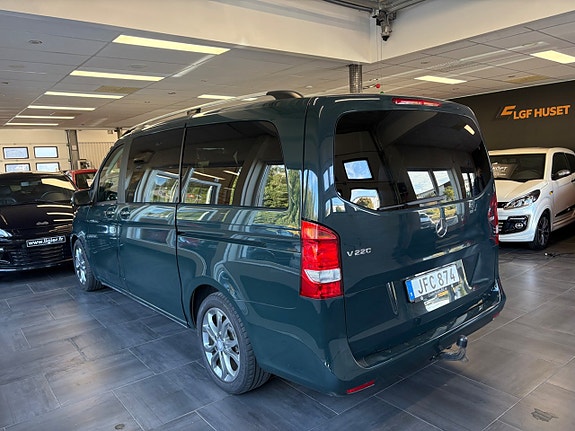 Mercedes-Benz V220 4 of 11