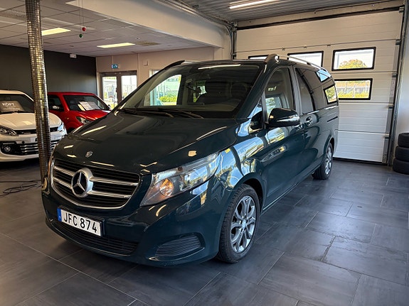 Mercedes-Benz V220 5 of 11