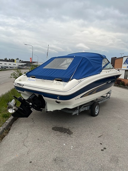 Sea Ray 230 Signature overnighter 4 of 4