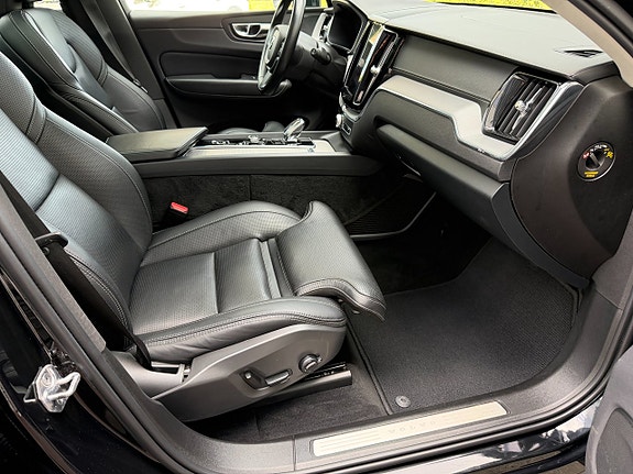 Volvo XC60 13 of 28