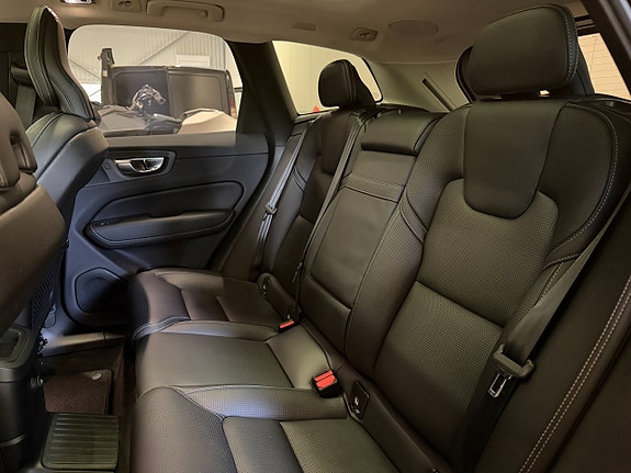 Volvo XC60 14 of 28