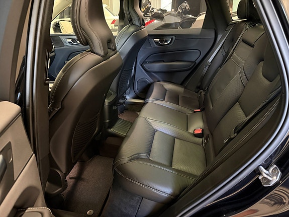 Volvo XC60 15 of 28