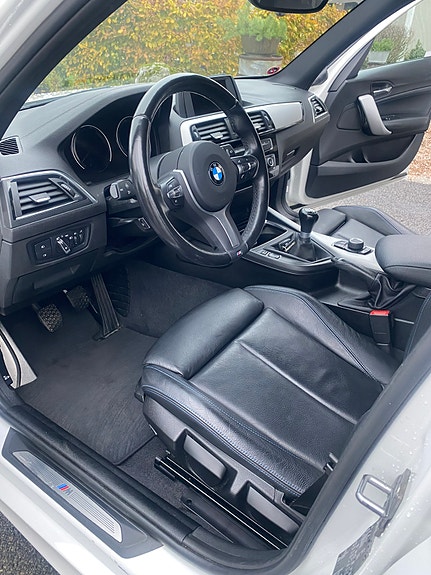 BMW 118i 4 of 6