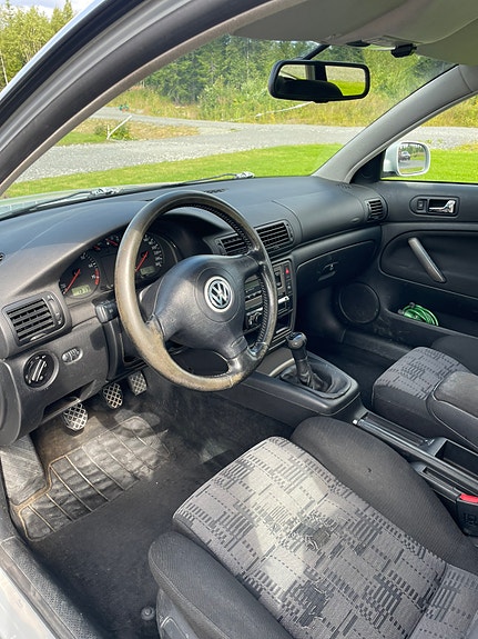 Volkswagen Passat 3 of 10
