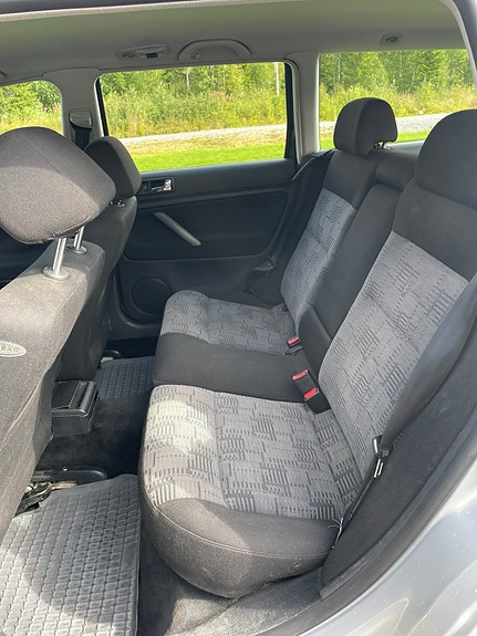 Volkswagen Passat 5 of 10