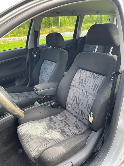 Volkswagen Passat 4 of 10
