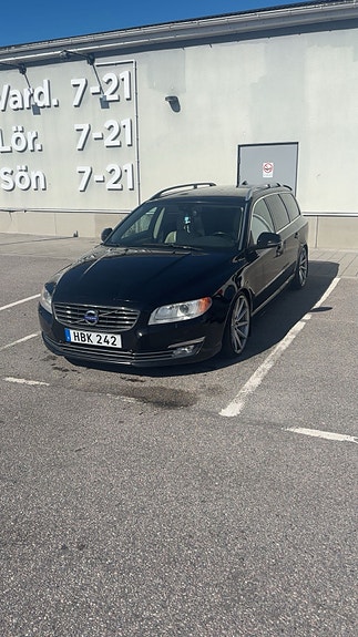 Volvo V70 2 of 18