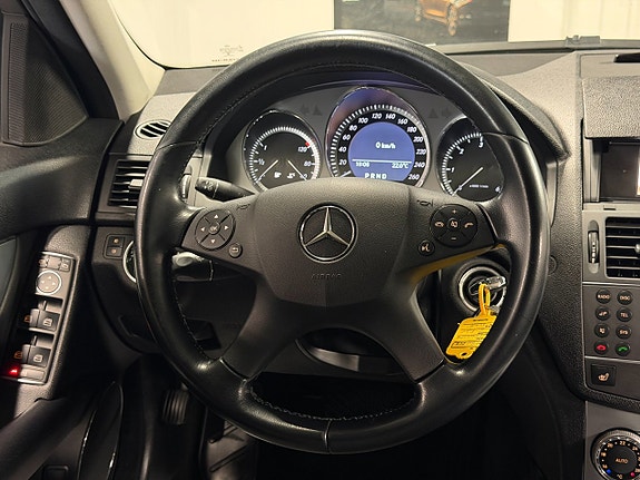 Mercedes-Benz C220 13 of 25