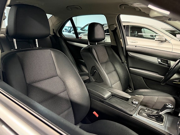 Mercedes-Benz C220 22 of 25